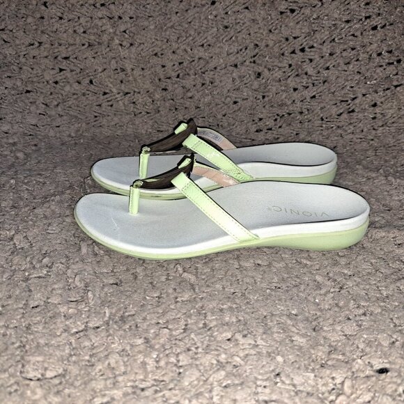 VIONIC-Thongs/Flip Flops-Pale Green Patent/Silver Medallion-Sz 36-5/6-Excellent - Picture 2 of 8
